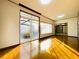 太田市大原　中古住宅 4LDKのリビング/ダイニング