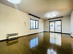 太田市新田上江田町　中古住宅 4LDKのリビング/ダイニング