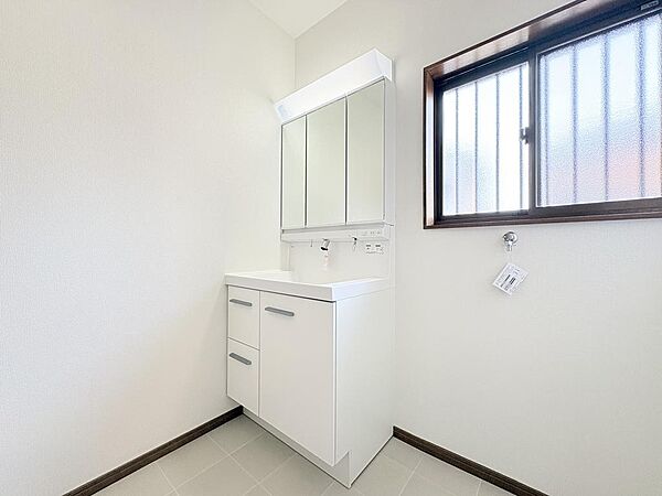 1階洗面化粧台（新品）