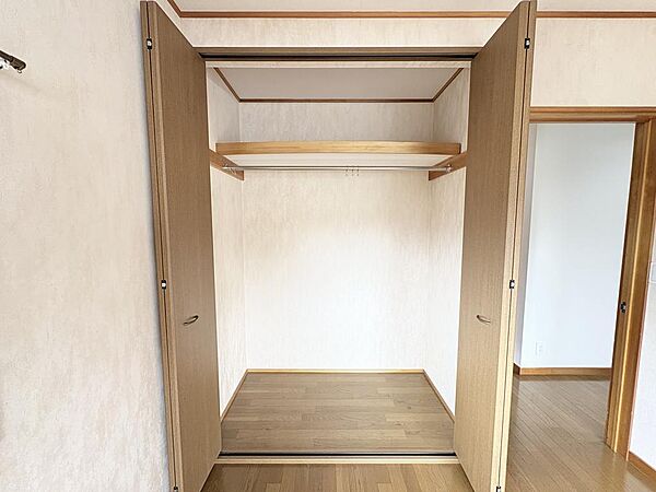 洋室(６帖）収納