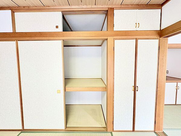 1階和室（８帖）収納