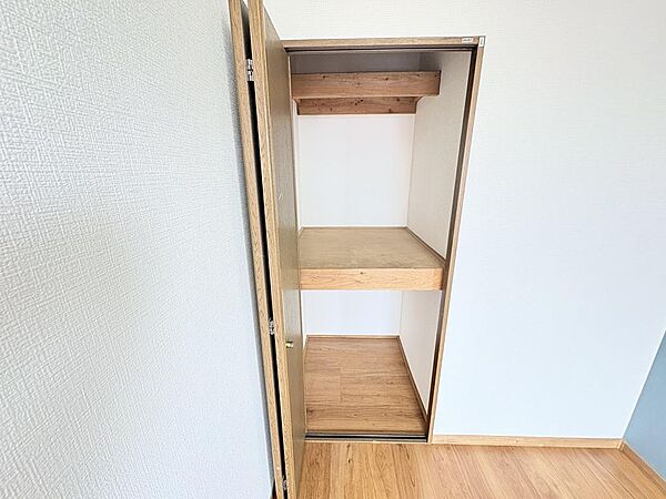 2階洋室収納