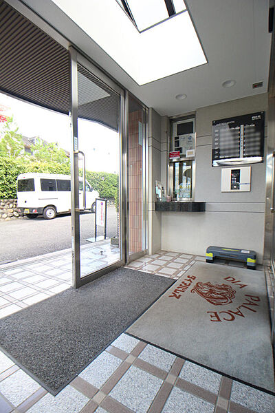 明るく清潔感が保たれたエントランススペース♪