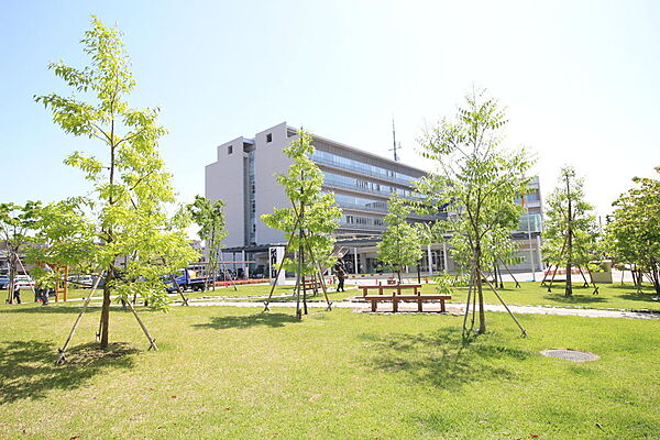 青梅市役所・・・約1,100ｍ