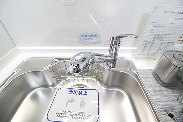 水栓は浄水器一体型です。