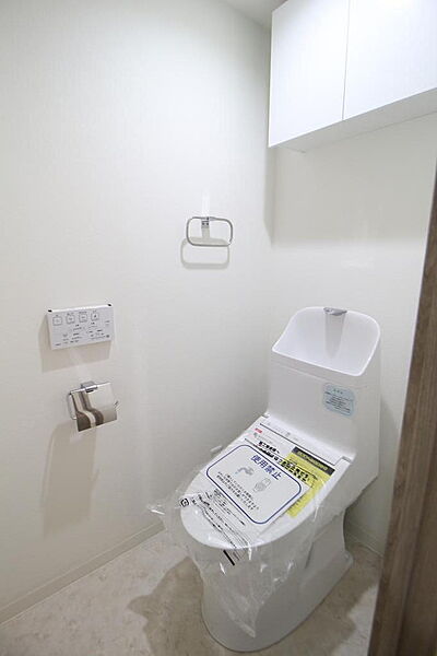 トイレも新規交換しております。