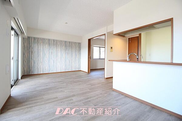 クロス張替など内装リフォームしキレイになった室内です♪