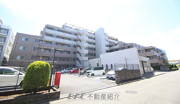 対象住戸は３階角住戸・上階には住戸がありません。