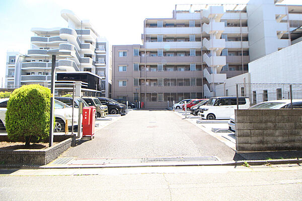 敷地内機械式駐車場・空き状況・月額は都度確認を要します。