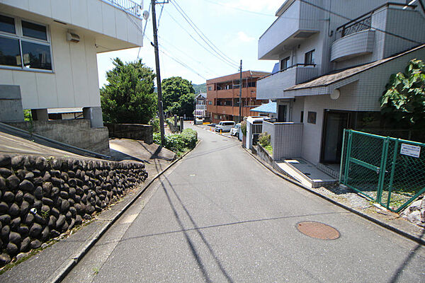 マンション前面道路