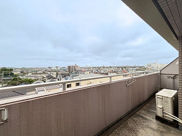 メゾネットタイプ（5・6階）のマンション！階段でつながる戸建て感覚の住まいです♪