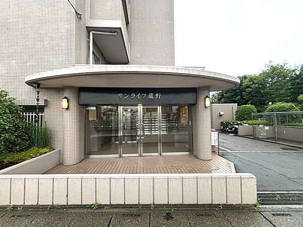 敷地内には屋根付き駐輪場が多数あり、雨や紫外線から自転車を守れます♪
