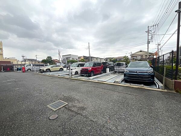 敷地内に駐車場完備！最新の空き状況など詳細は担当者までお問い合わせください！