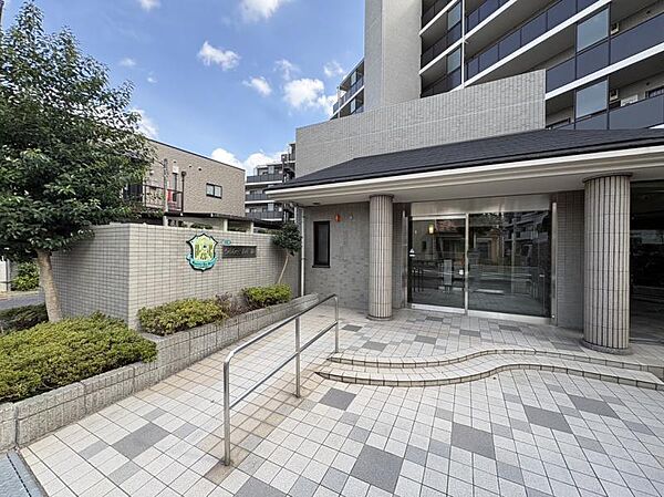 スロープがあり安心なエントランス。