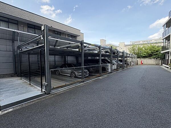 機械式駐車場。※空き状況はお問合せ下さい。
