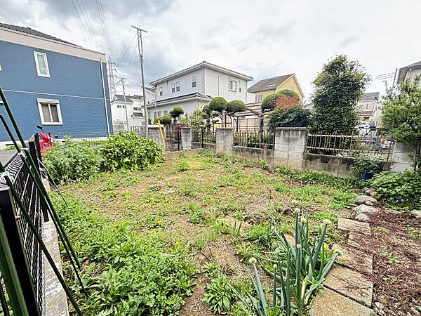 お庭スペースも広く、ガーデニングや家庭菜園等楽しむこともできます！