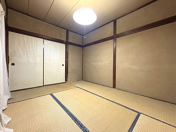 落ち着いた雰囲気の和室は二間有り！客間や寝室など幅広く活用できます♪※一部CG加工により残置物を除去しています。