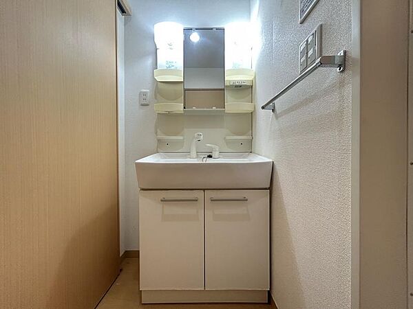 玄関すぐ洗面室がある為、すぐに手洗いできます！