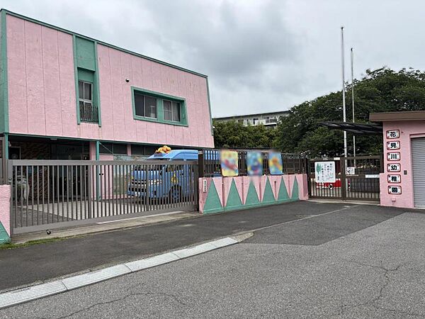 花見川幼稚園　徒歩約10分　約757ｍ　平成4～8年サッカー千葉市市長旗争奪戦5年連続優勝。平成9年度文部省保険統計局指定園。平成11年千葉市市長より感謝状を授与されました。