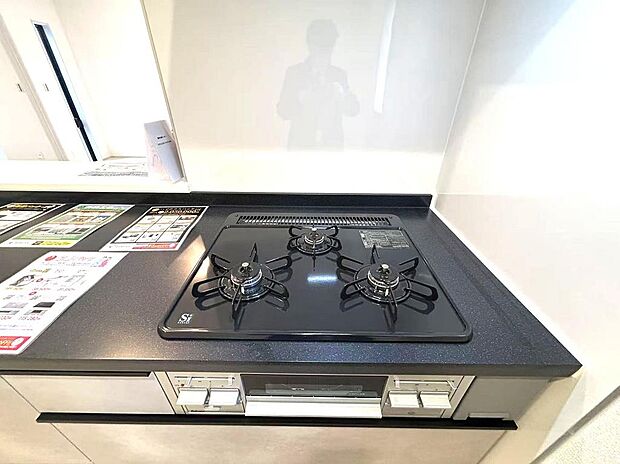 3口ガスコンロでお料理もはかどります。