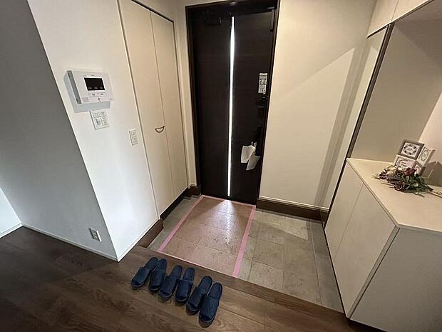 シューズインクローゼットのある玄関