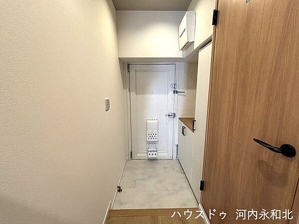 明るく清潔感のある玄関が、毎日の帰宅を心地よく迎えてくれます。