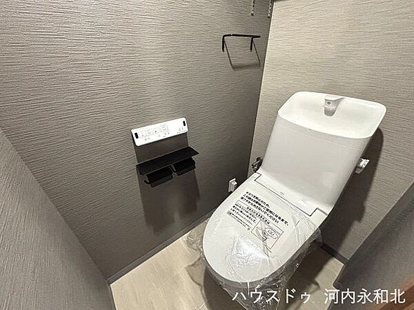 手洗い一体型で使いやすく、お掃除もしやすい最新の手洗い付き温水洗浄便座。