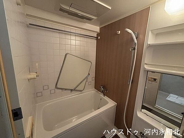 浴室乾燥暖房機付きなので、雨の日のお洗濯も安心です。