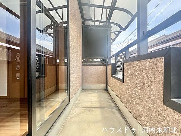 急な雨でも安心の屋根付き！ワイドな設計で、家族全員分の洗濯物も一気に片付きます◎