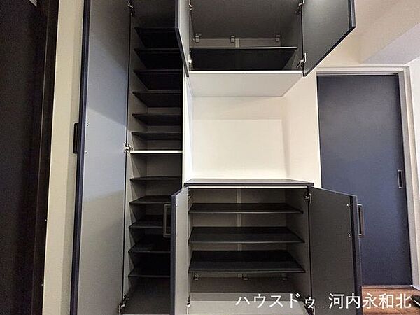 大型のシューズボックス完備！カウンターにお気に入りの小物を飾って、華やかな空間に。