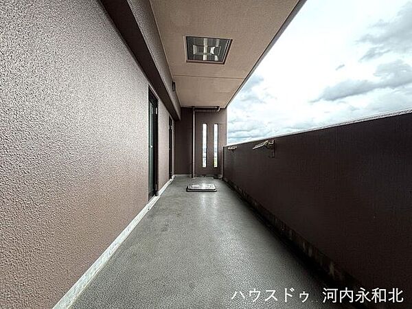 奥行きのある二面バルコニー。