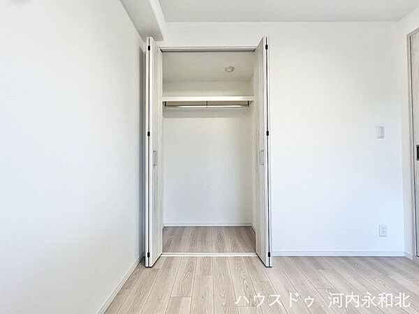 全居室収納完備。収納家具を減らして広々空間をお楽しみいただけるように工夫されていますね。