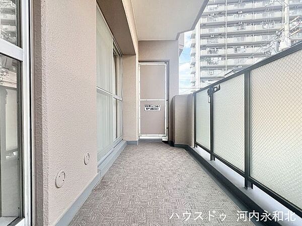 陽当たりのいい東向きバルコニー。