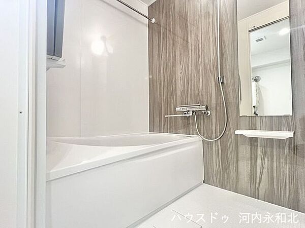 一日の疲れを心地よく癒してくれる浴室には乾燥暖房機がついており雨の日に大活躍。