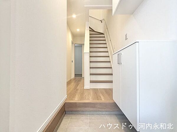 玄関横にはシューズインクロークがあるのでお客様がたくさん来ても安心ですね♪