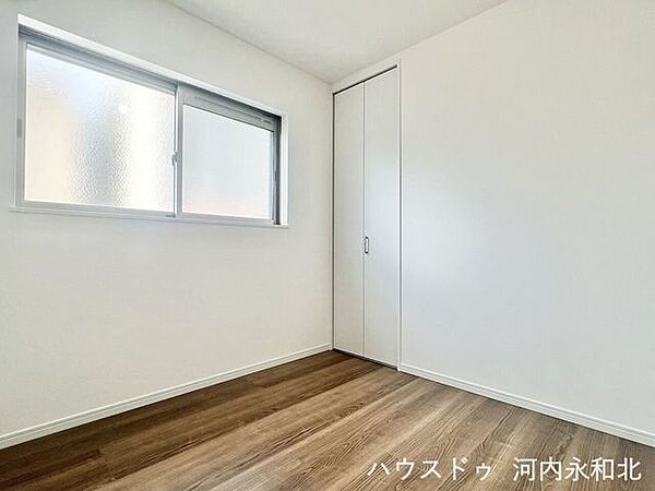 クローゼット付きで床を広く使える設計。書斎や子供部屋に。