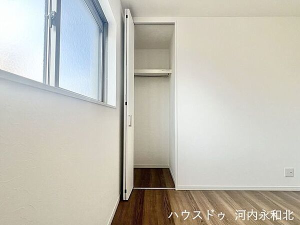 収納力の高いクローゼットなので大切なお洋服も綺麗に収納できます。