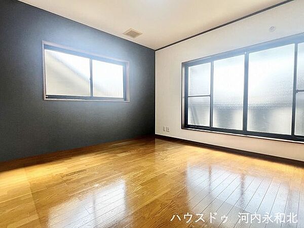 2面採光で明るく爽やかなお部屋。心地よい光と風を感じながら、穏やかな時間を。
