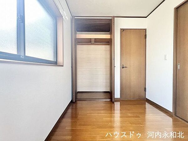 お気に入りの服が美しく収まる大容量収納。 生活感を隠して、いつでも整ったお部屋をキープ。