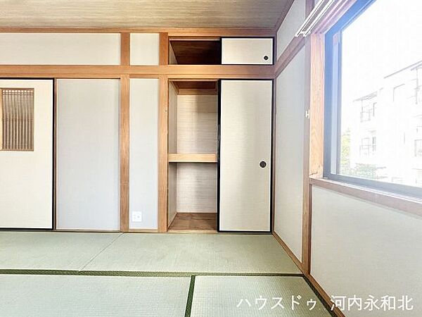 お布団や季節の家電もたっぷり入る、奥行きのある和室収納。