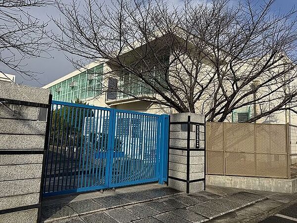 東大阪市立布施中学校 850m