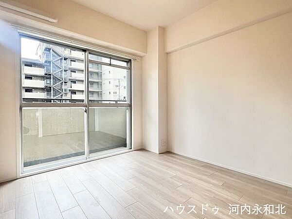 窓を開ければ心地よい風！光がたっぷり差し込むお部屋です！