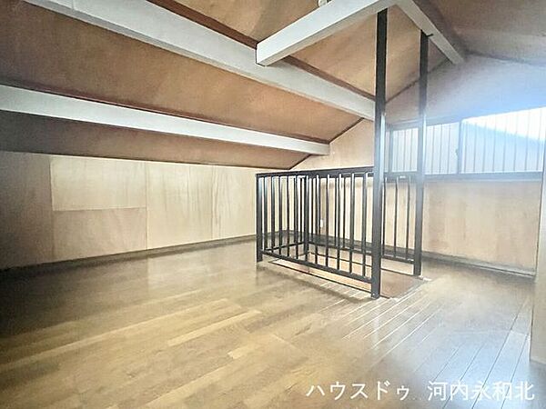屋根裏収納付きで季節の荷物もすっきり収納！秘密基地のような空間で趣味や読書も楽しめます♪