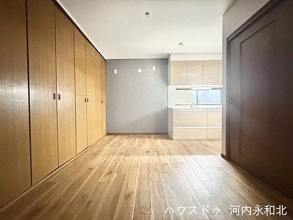 壁一面の大型収納！スッキリ片付く、落ち着きのダイニング。