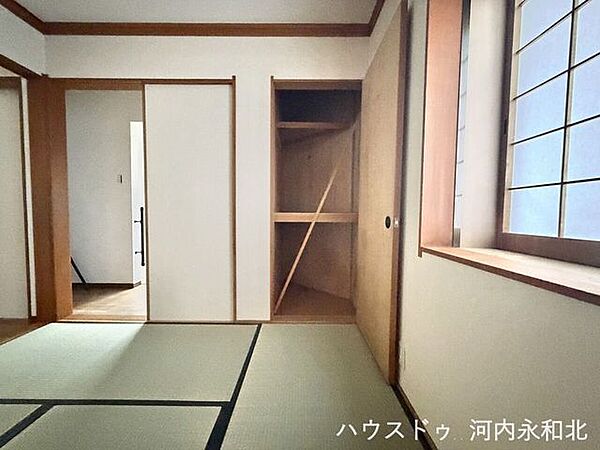 畳の温もりを感じながらホッと一息。大切な季節物もきれいに片付く寛ぎの部屋。