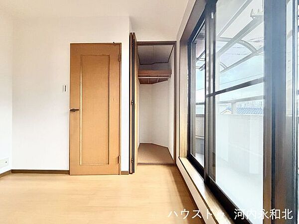 クローゼット完備で住空間を広々と活用できます。