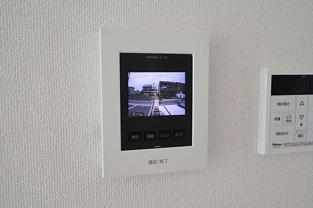 モニター付きインターホン 同仕様 訪問者の顔が確認できるのでお子様の留守番も安心ですね♪