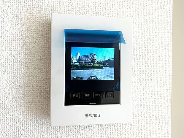 モニター付きインターホン 訪問者の顔が確認できるのでお子様の留守番も安心ですね♪