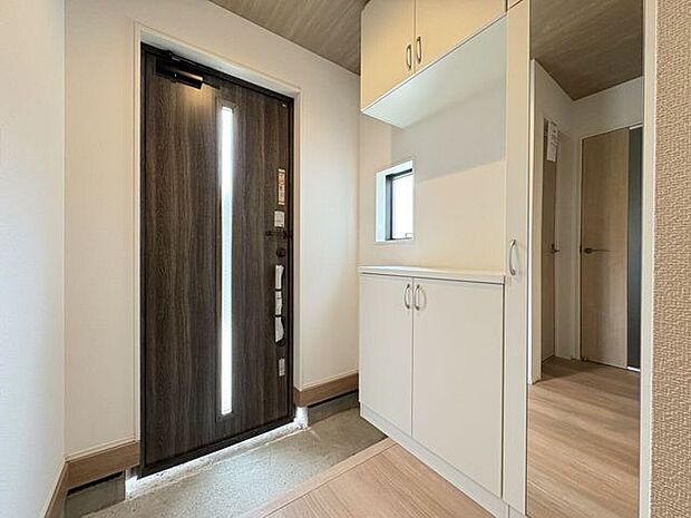 シューズボックス付きの玄関♪玄関がスッキリとお使いいただけます♪