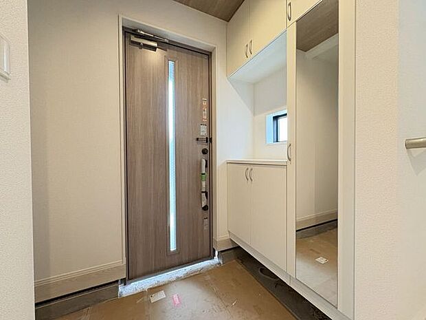 シューズボックス付きの玄関♪玄関がスッキリとお使いいただけます♪